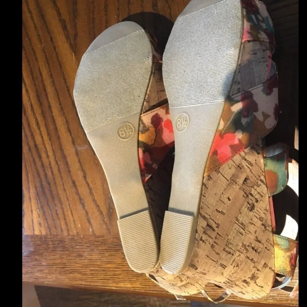 NEW! Bongo Floral Wedge Sandals 8.5